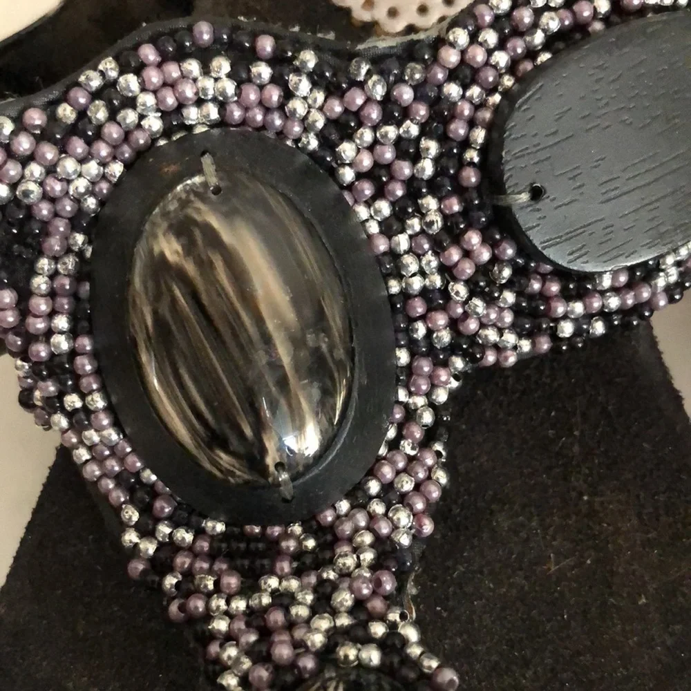 White Mountain size 10 black beaded wedge thong slides like new